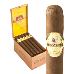 Baccarat Churchill 7x50 Maduro hộp gỗ tuyết tùng 25